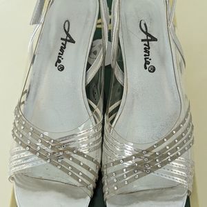 Annie Slingback Sandals Clear With Rhinestone Details size 7.5W